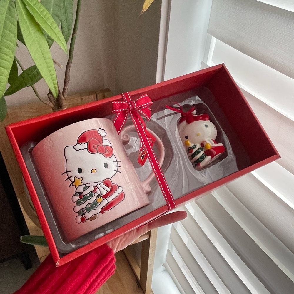 Hello kitty Christmas mug and ornament ceramic